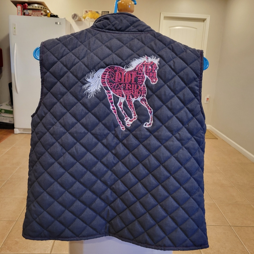 🐴EUC~ COWGIRL HARDWARE HORSE QUILTED VEST